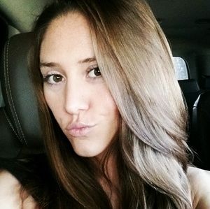 Meet your Posher, Tia